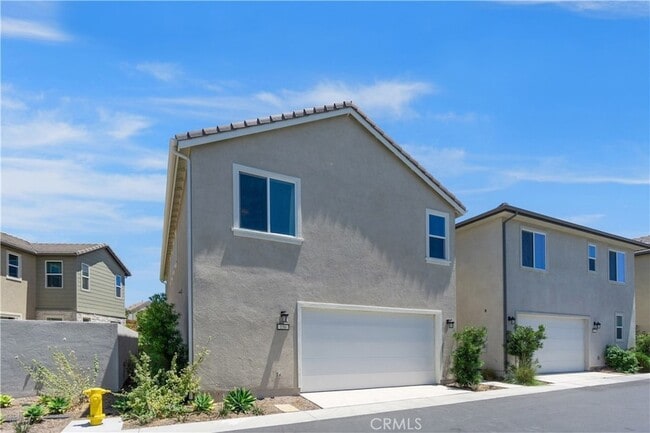 Building Photo - 156 Chorus