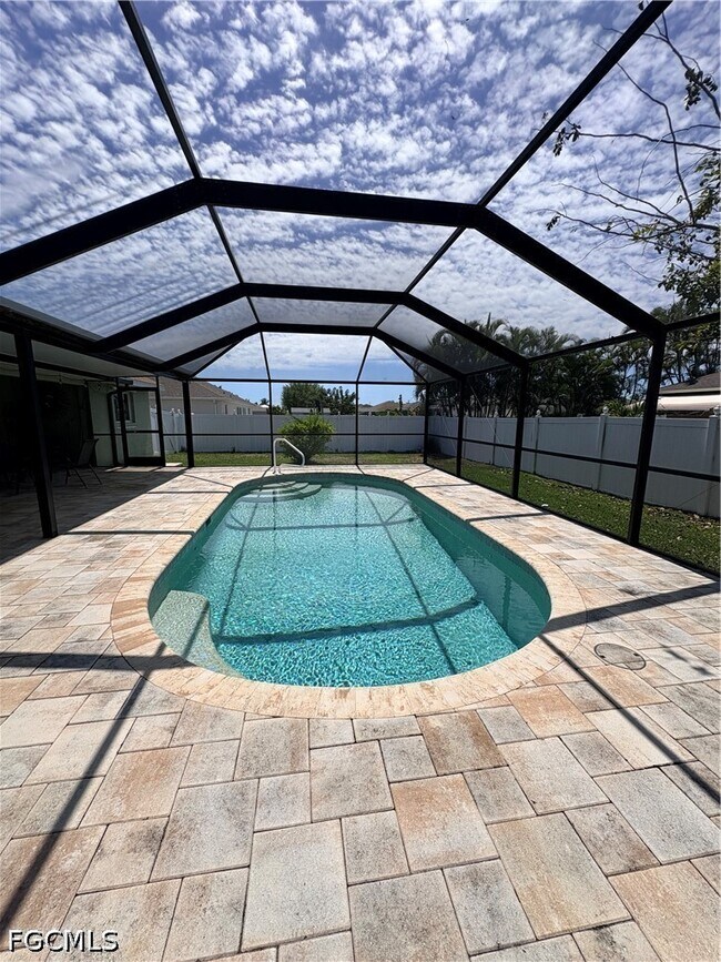 Building Photo - 3710 SW 13th Ave