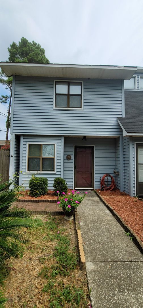 Building Photo - Spacious 2-Bedroom, 2.5-Bath Townhouse – C...