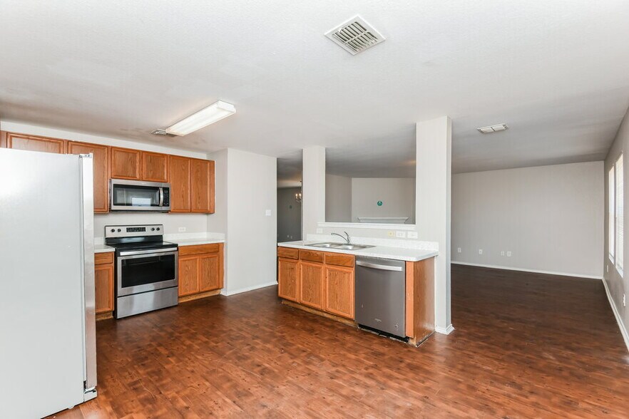 Building Photo - 1101 Maplewood Ln
