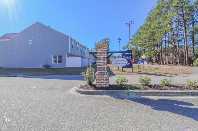 Building Photo - Modern 3-Bedroom Townhome