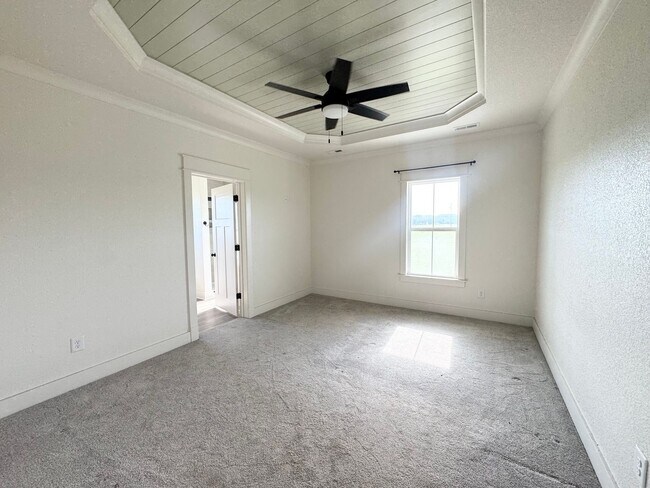 Building Photo - 477 N Trotman Rd