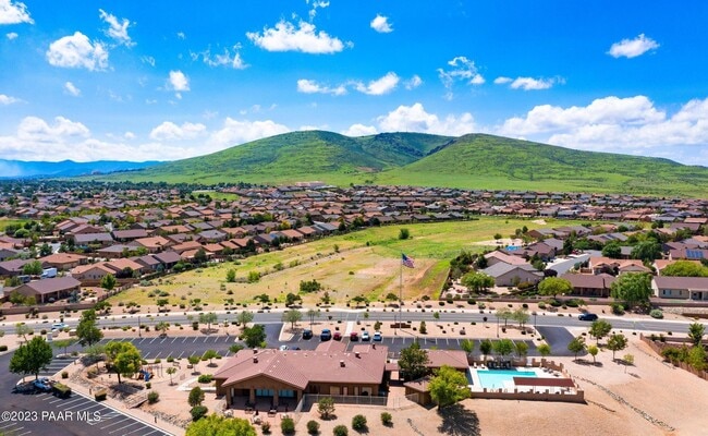 Building Photo - 5638 N Ardmore Ave