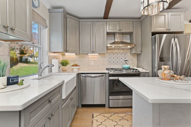 Building Photo - 376 Knapps Hwy