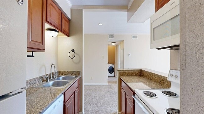 Building Photo - 904 University Oaks Blvd