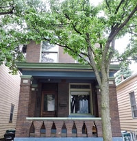 Building Photo - 2215 Victor St