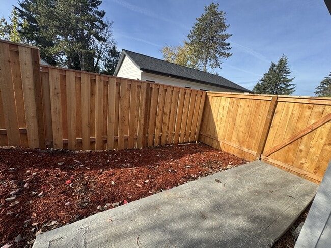 Building Photo - 11072 SW Sunny Hl Ln