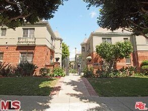 Building Photo - 1304 N Alta Vista Blvd