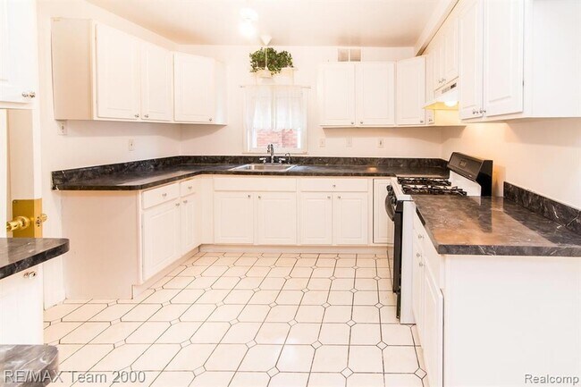 Building Photo - 7527 Hartwell St