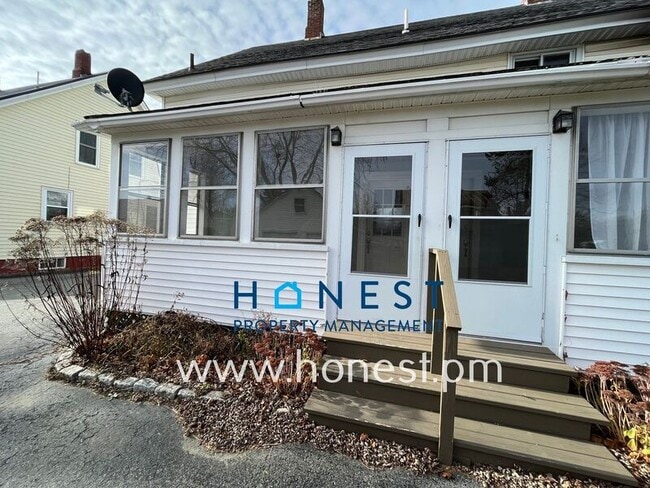 Building Photo - 8 Lasalle St