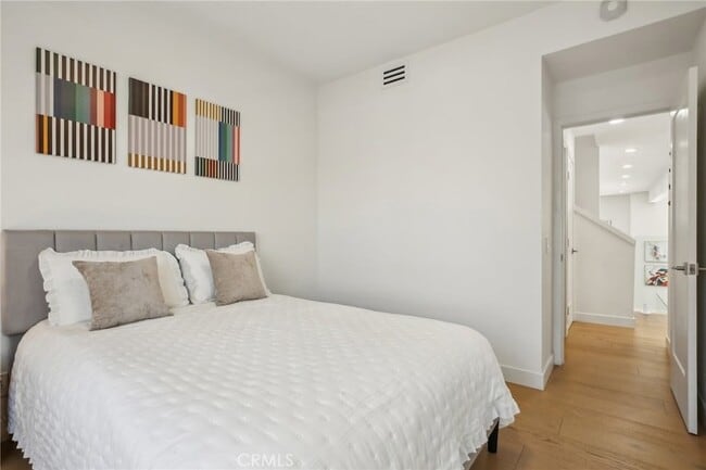 Building Photo - 15 Waterway