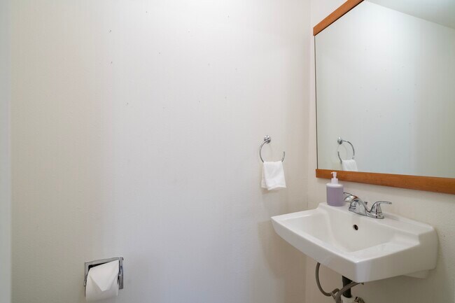 Building Photo - 11641 204th Ave NE