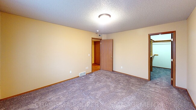 Building Photo - 1115 Teakwood St