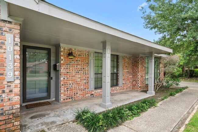 Building Photo - 10139 Knoboak Dr