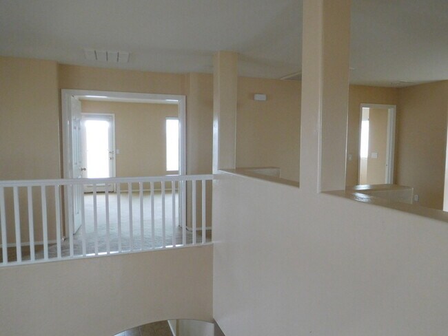Building Photo - Huge 2700 SFT, Golf-view Community in Villages at Queen Creek!