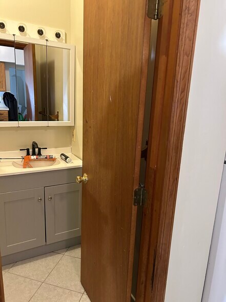 Building Photo - 613 Boulevard