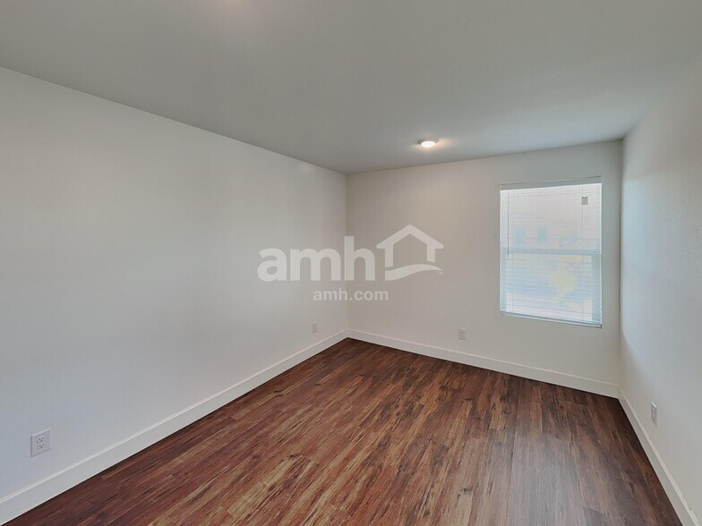 Building Photo - 296 Yasmin Daylily Pl