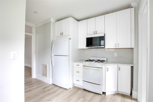 Building Photo - 26 N Eckar St
