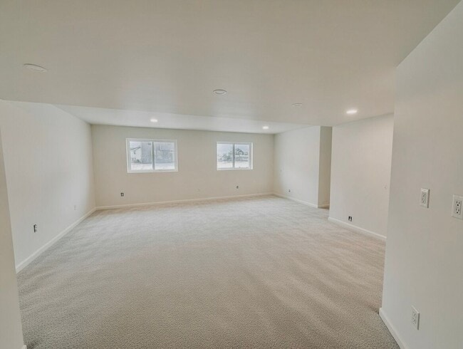 Building Photo - Beautiful New Construction 5bed 4bath Home in Otsego