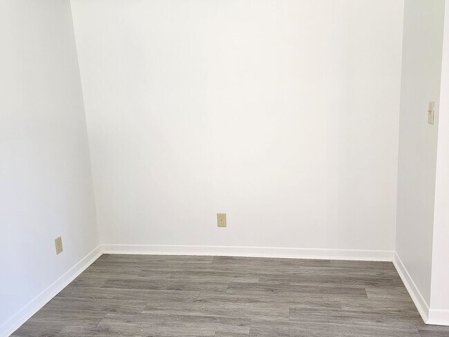 Building Photo - 2 BR 2 BA rental in the gated Pine Ridge c...