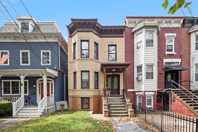 Building Photo - 83 Magnolia Ave