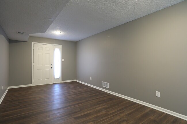 Building Photo - 326 NW Gibson Rd