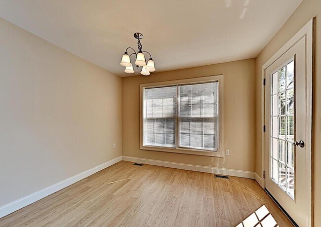 Building Photo - 125 Surrey Ct