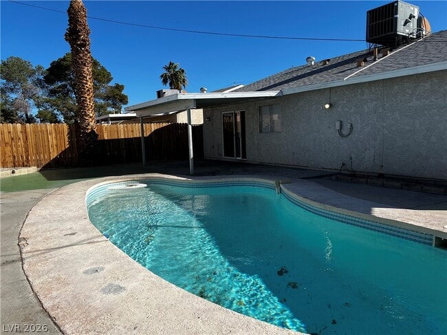 Building Photo - 2924 Black Forest Dr