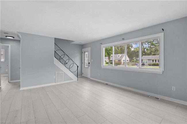 Building Photo - 528 Lavender Ln