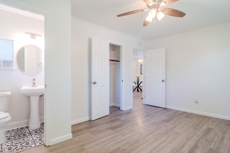 Building Photo - 317 Community Dr