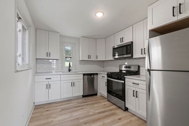 Building Photo - READY NOW! Fully RENOVATED 3 bedroom in SCOTT TOWNSHIP!