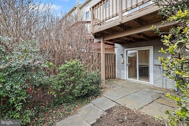 Building Photo - 2003 Paddle Boat Ln