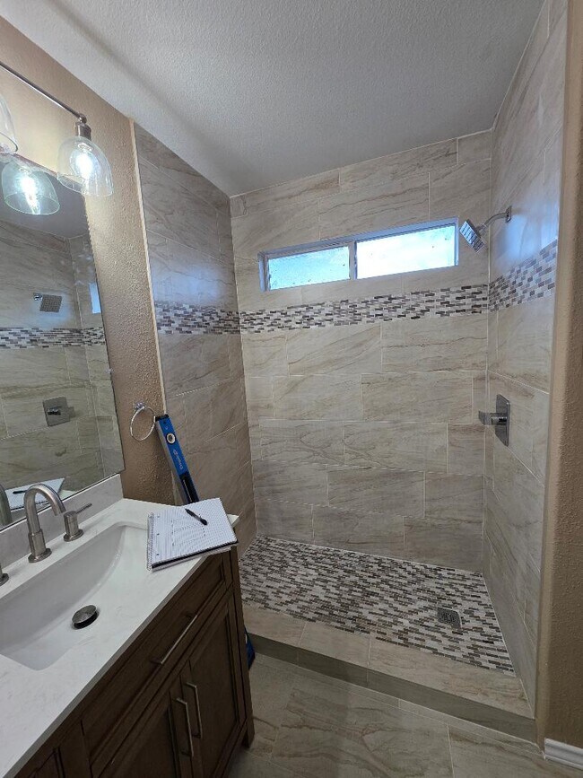 Building Photo - 528 Starling Creek