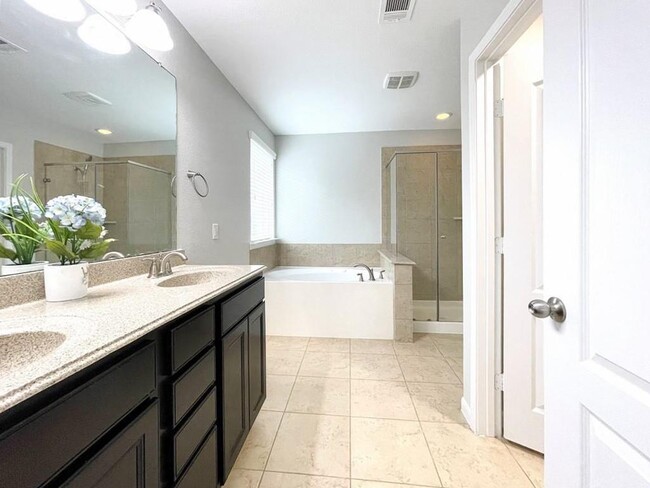 Building Photo - 7018 Baitland Dr