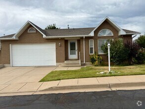 Building Photo - Spacious 4-Bedroom Duplex in Quiet South O...