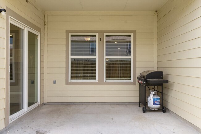 Building Photo - 111 Bering Dr