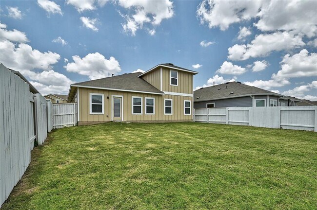 Building Photo - 215 Desperado Dr