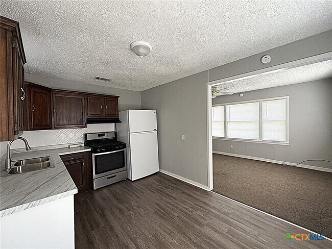 Building Photo - 306 N Ann Blvd