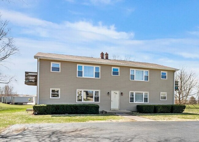 Building Photo - 15 Pine Ridge Ct
