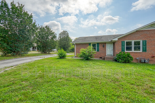 Building Photo - 835 Archer Rd