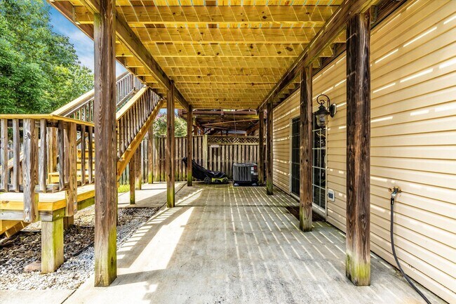 Building Photo - Twin Arch Crossing Rental
