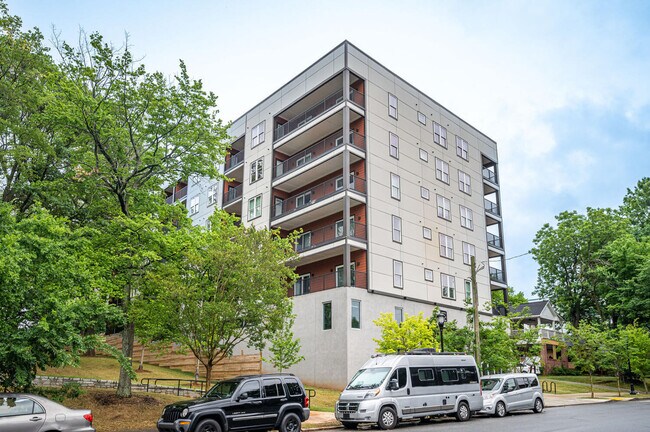 Building Photo - 525 Parkway Dr NE