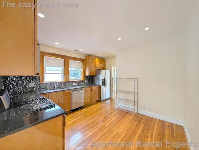 Building Photo - 7-9 Bonner Ave Unit #2