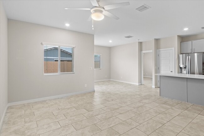 Building Photo - 993 E Cactus Wren Dr