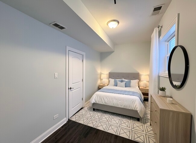 Building Photo - 1520 S Kedvale Ave