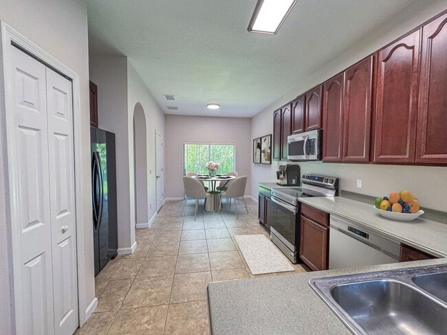 Building Photo - 16617 Cedar Crest Dr
