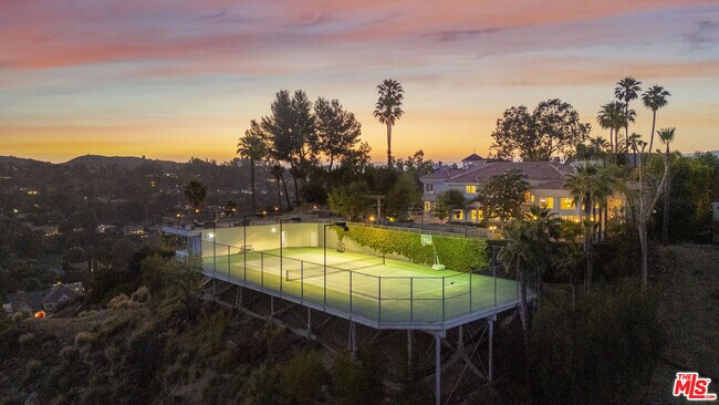 Building Photo - 4001 Clarinda Dr