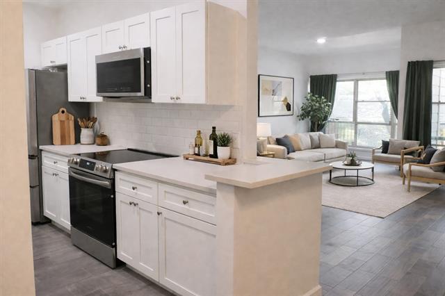 Building Photo - 9600 Royal Ln