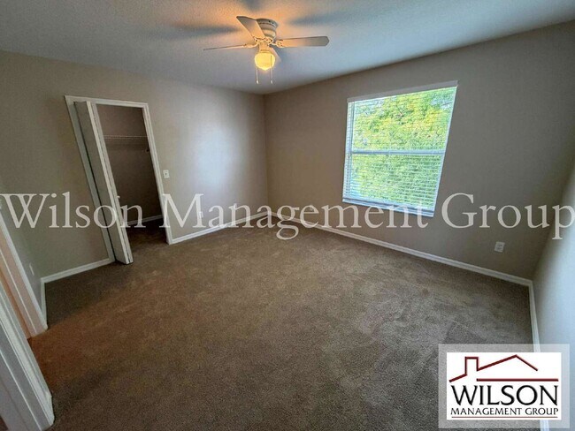 Building Photo - 12664 Somerset Oaks St