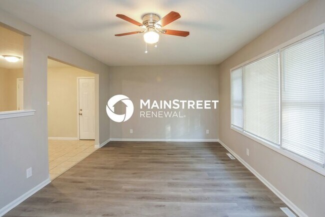 Building Photo - 3 Bedroom Pet-Friendly Home in Kansas City, MO with Main Street Renewal